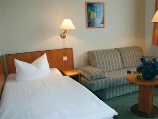 Hotel Kubrat an der Spree Berlijn Buitenkant foto